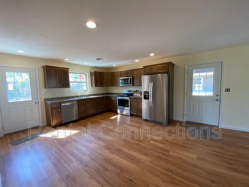3 bed, 1.0 bath, 1000 sqft, $1,500 — Photo 4