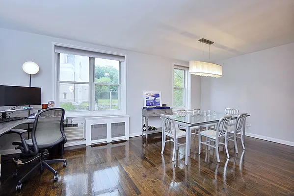 Sold by PRENDAMANO REAL ESTATE | media 28