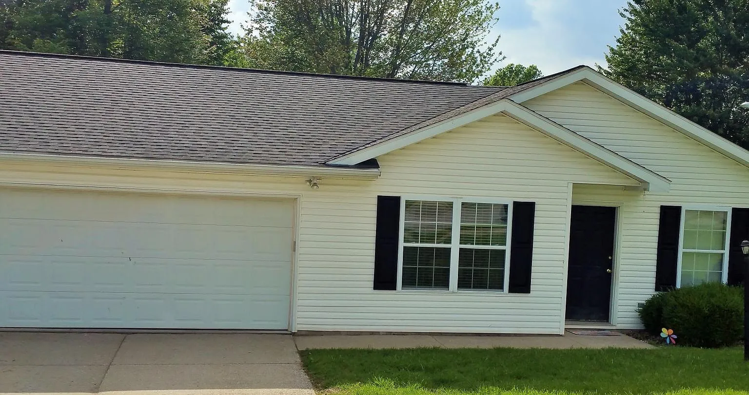 3 bed, 1300 sqft, $1,700 — Photo 1