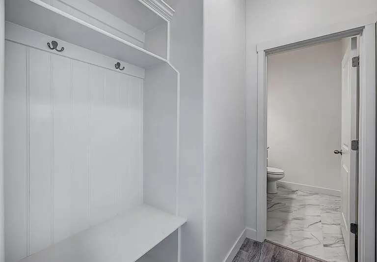 803 N Hilltop Dr — Photo 3