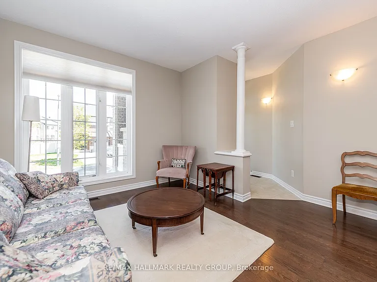 226 Kinghaven Cres — Photo 2