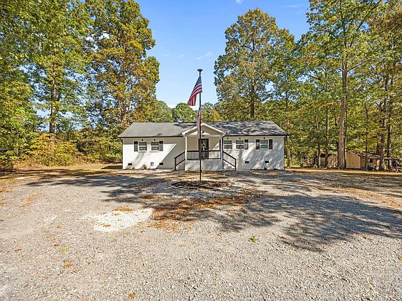 3rd image of 3137 Parkwood Dr