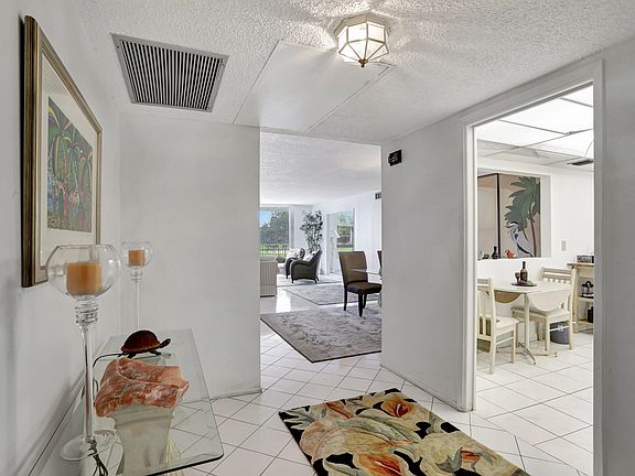4th image of 3980 Oaks Clubhouse Drive #206