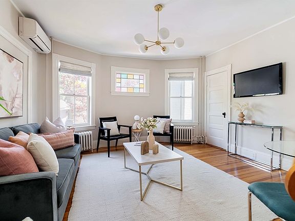 4th image of 87 Kinnaird St #2