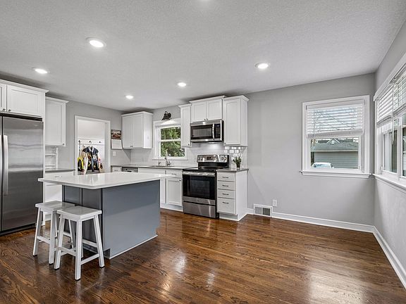 5th image of 651 3rd Ave S
