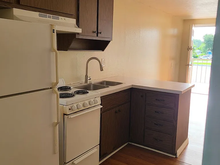 4809 Grand Blvd — Photo 7