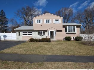 26 Carlton Rd, Orangeburg, NY 10962