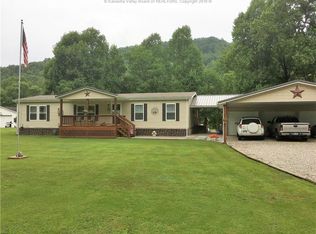 965 Walgrove Rd, Elkview, WV 25071