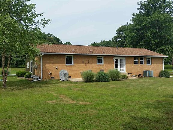 3rd image of 194 Lakewood Dr