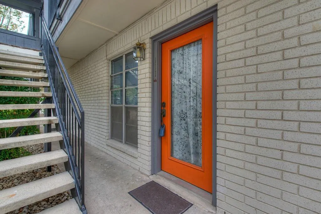 1 bed, 1.0 bath, 341 sqft, $1,000 — Photo 1