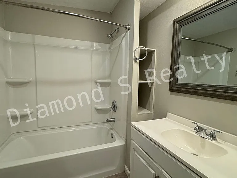 1618 E Farm Road 92 — Photo 13