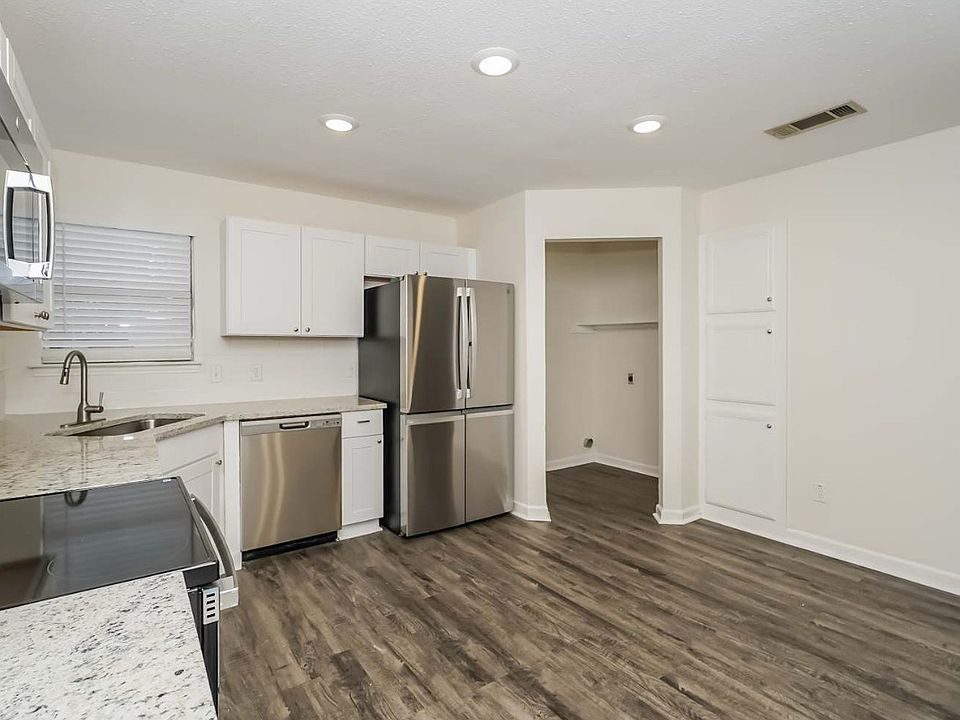 2nd image of 6329 Longmont Trl