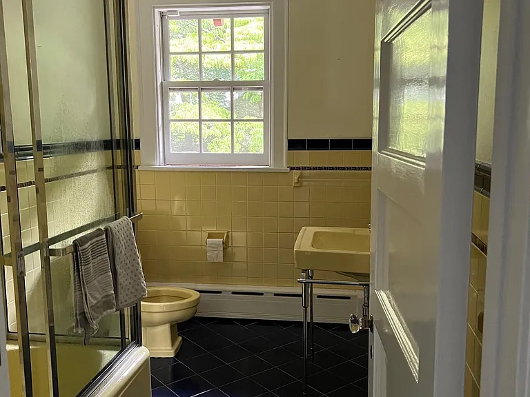 246 Beechmont Dr — Photo 7