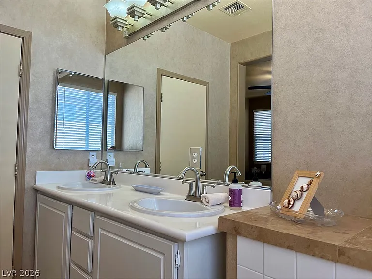 340 Jacaranda Arbor St — Photo 18