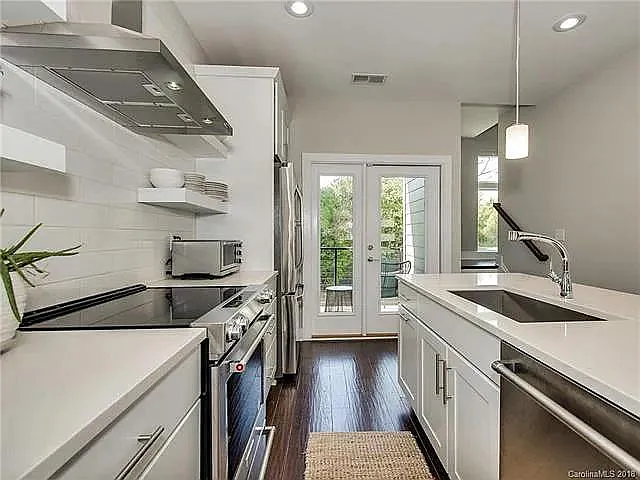 2830 Youngblood St — Photo 5