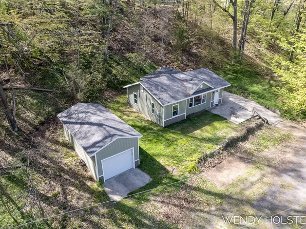 16856 Lake Ave, West Olive, MI 49460