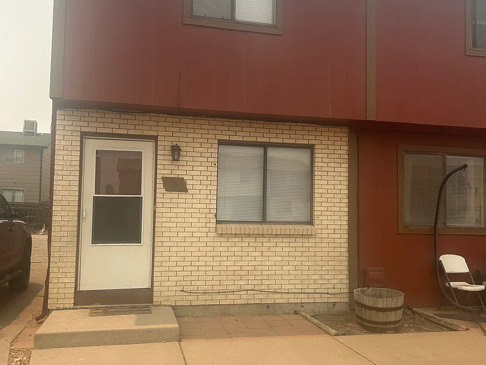 13 Royal Crest Dr #D