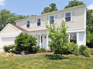 921 Thompson Blvd, Buffalo Grove, IL 60089