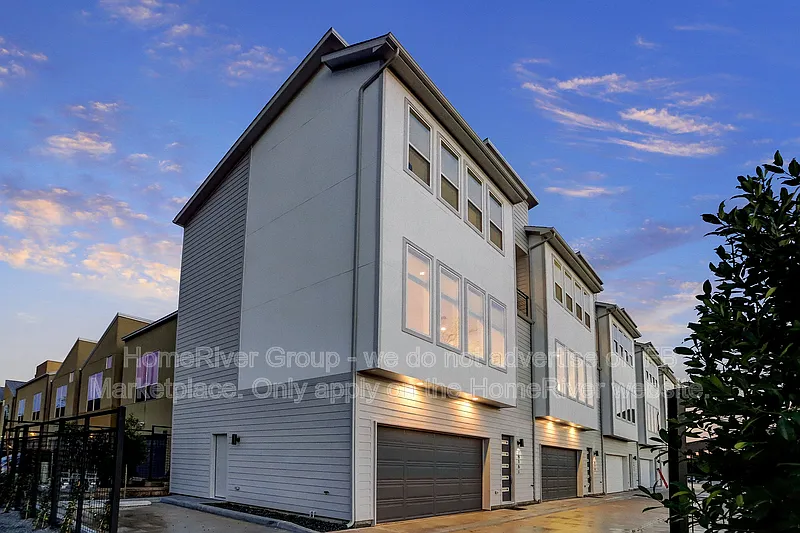 3 bed, 3.0 bath, 1434 sqft, $2,700 — Photo 2