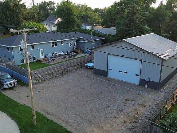 2nd image of 121 2nd St NE