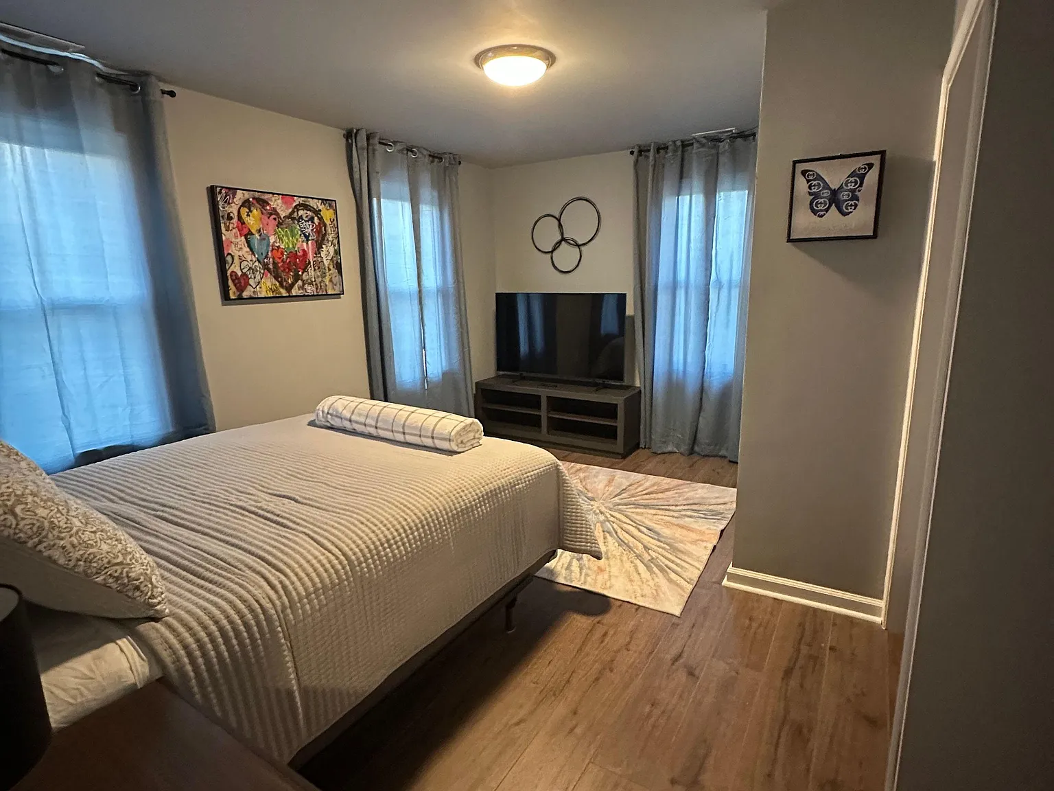 4 bed, 2.0 bath, 2000 sqft, $936 — Photo 2