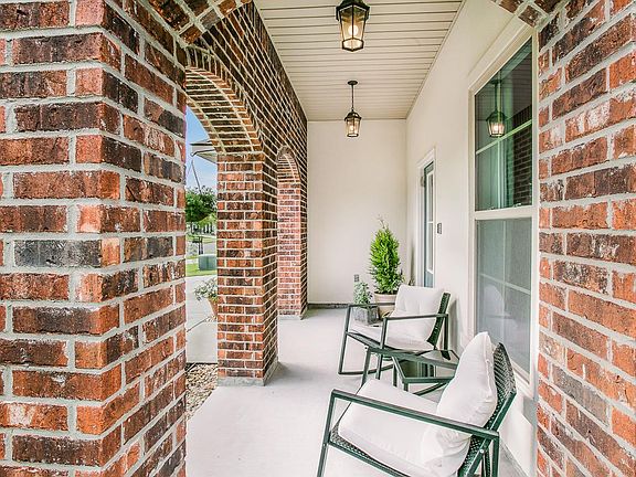 3rd image of 18351 Sunset Park Dr