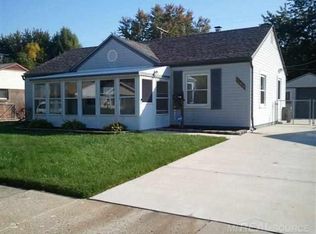 26414 Arlington St, Roseville, MI 48066