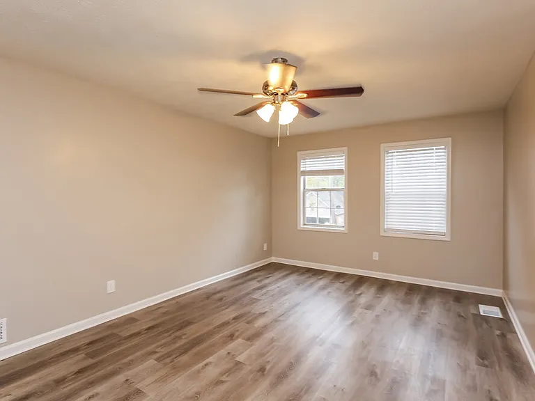 1421 Steve Ct — Photo 10