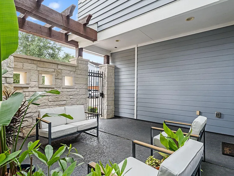 8904 Aventino Way — Photo 3