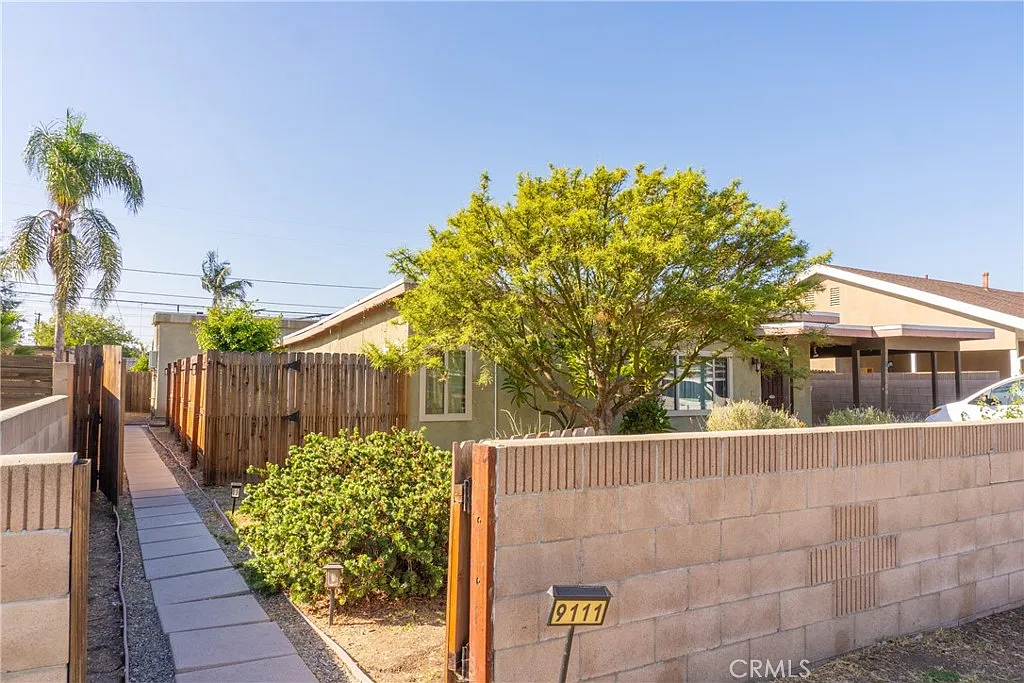 2 bed, 497 sqft, $2,400 — Photo 3
