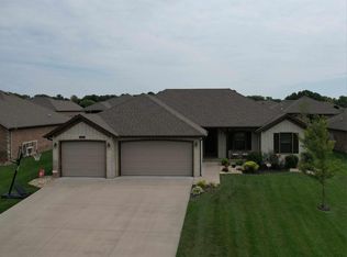 5668 S Cloverdale Ln, Battlefield, MO 65619
