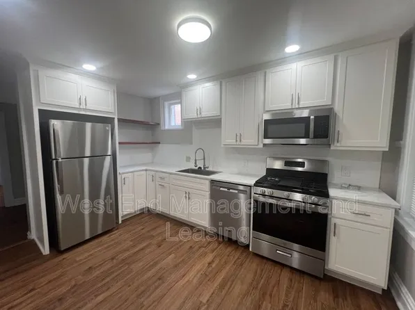 1018 Commodore Dr APT A, Saint Louis, MO 63117