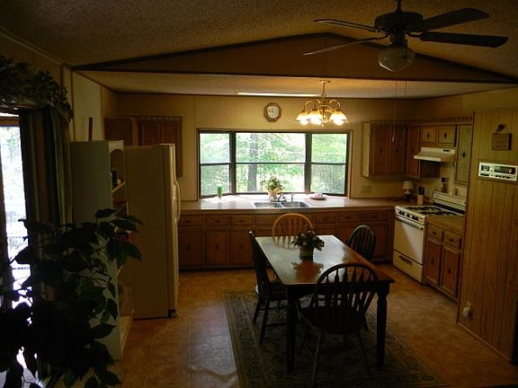 3rd image of 12198 Blue Heron Ln