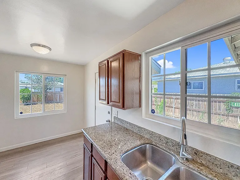 839 N Midway Dr — Photo 8
