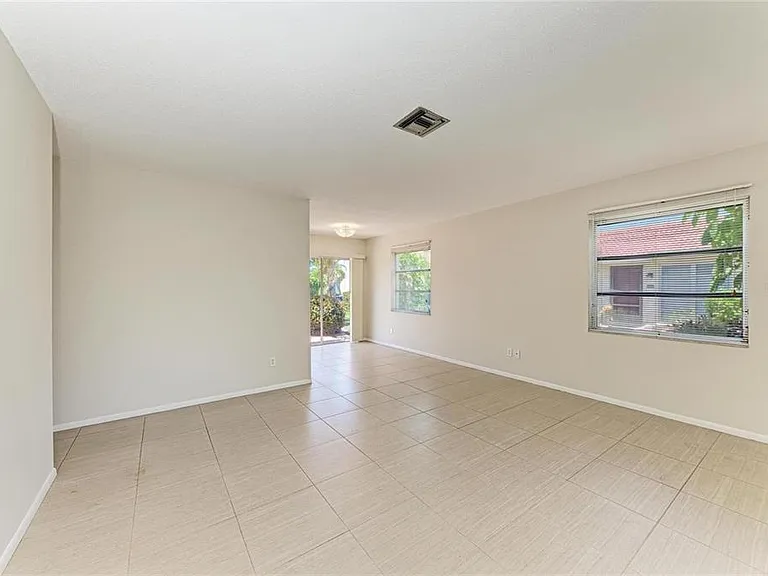 2121 Pueblo Cir #V-6 — Photo 3