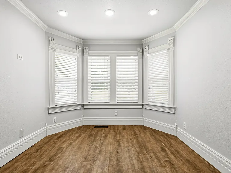 Bright breakfast nook
