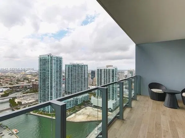 68 SE 6th St, Miami, FL