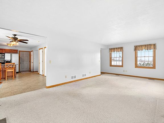 5th image of 29 Breeze Ln