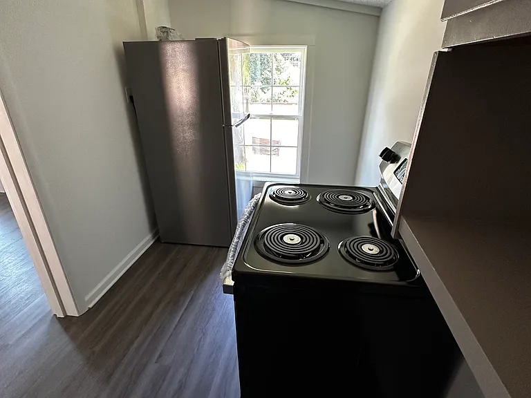 587 Main St — Photo 5