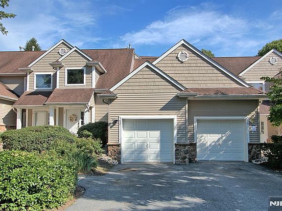 2nd image of 30 Bourne Cir #1203