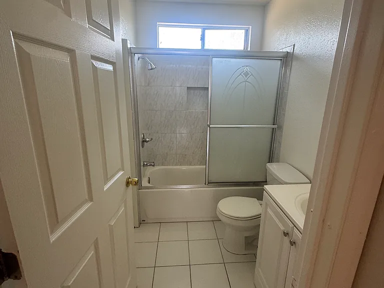 14308 Tiara St — Photo 5