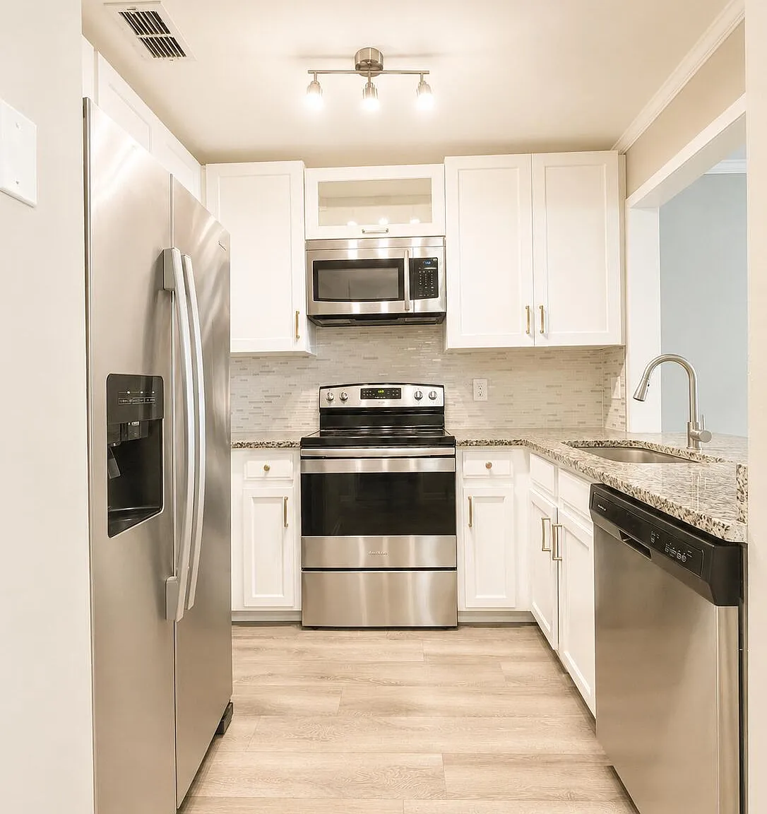 3 bed, 2.0 bath, 1180 sqft, $1,850 — Photo 3