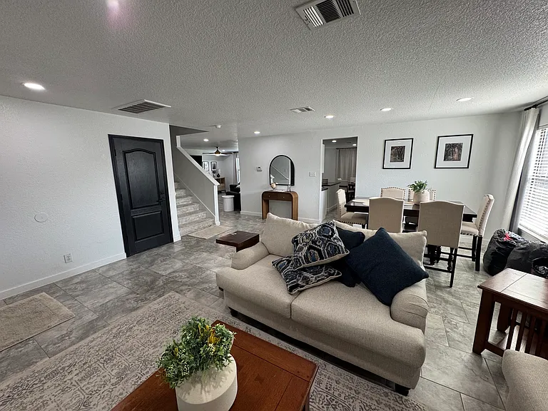 191 Mistletoe Ln — Photo 4