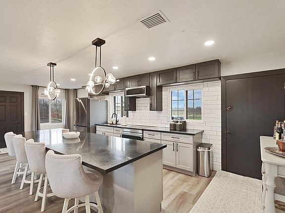 3rd image of 2948 E Woodbridge Rd