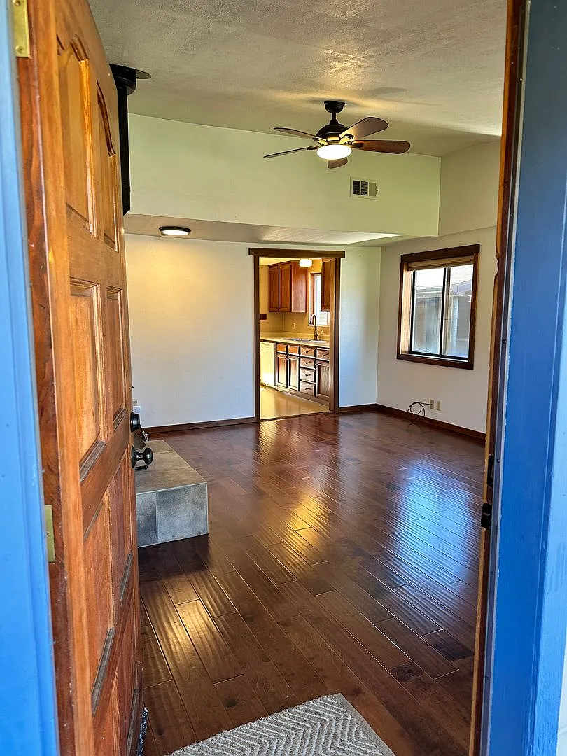 Sunny Fieldbrook 2 Bedroom House Cat Friendly — Photo 2