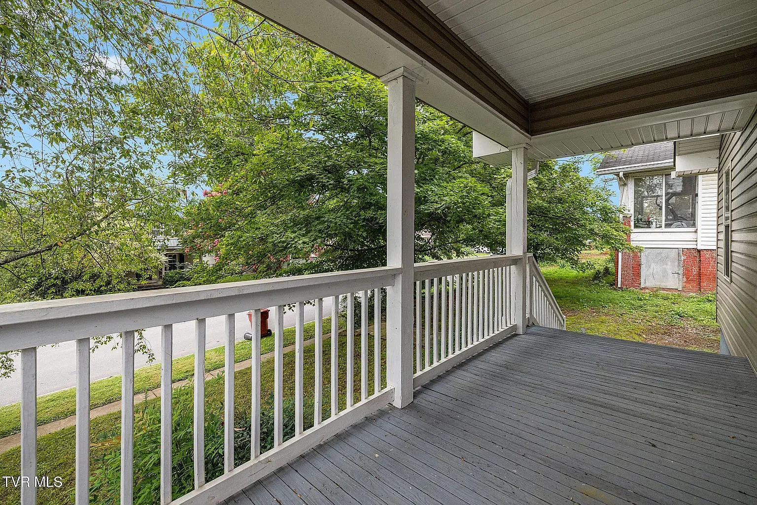 3 bed, 1400 sqft, $1,950 — Photo 2