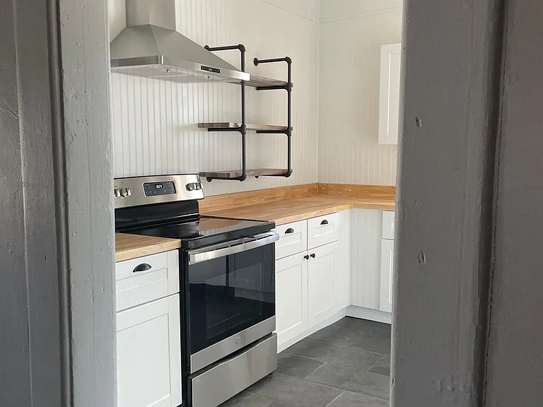 405 W Grand Ave — Photo 19