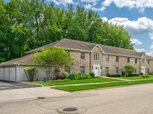 325 N Airlite St APT D, Elgin, IL 60123