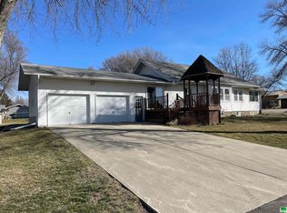 610 Elm St, Ireton, IA 51027