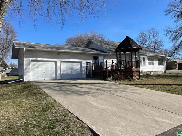 610 Elm St, Ireton, IA 51027